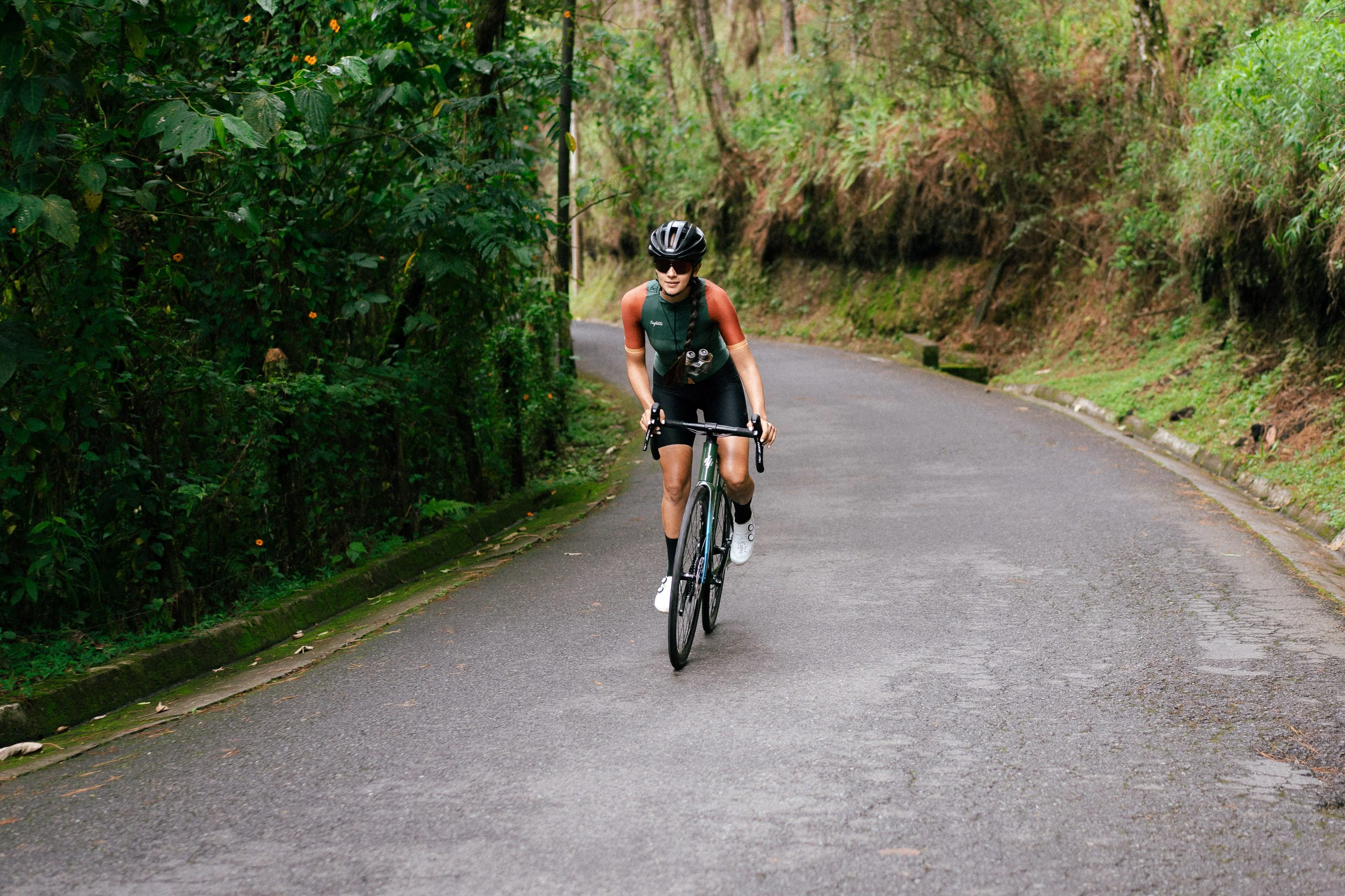 Bicicleta de ruta FREEDOM en aluminio con tenedor en carbono y Shimano 105 de 2x12 vel. - Image 6