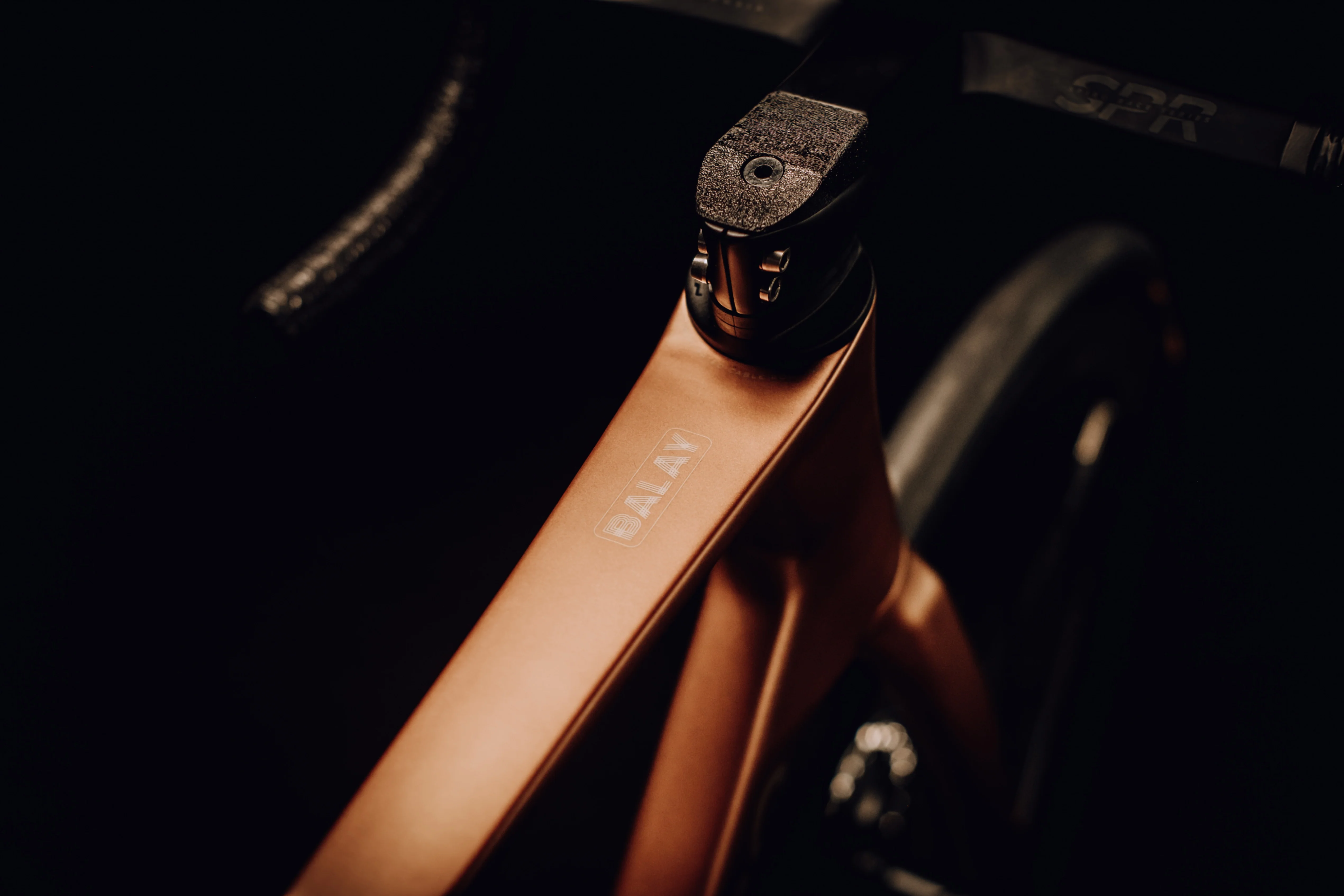 Bicicleta de ruta LEGEND SL en carbono Shimano 105 - Image 10