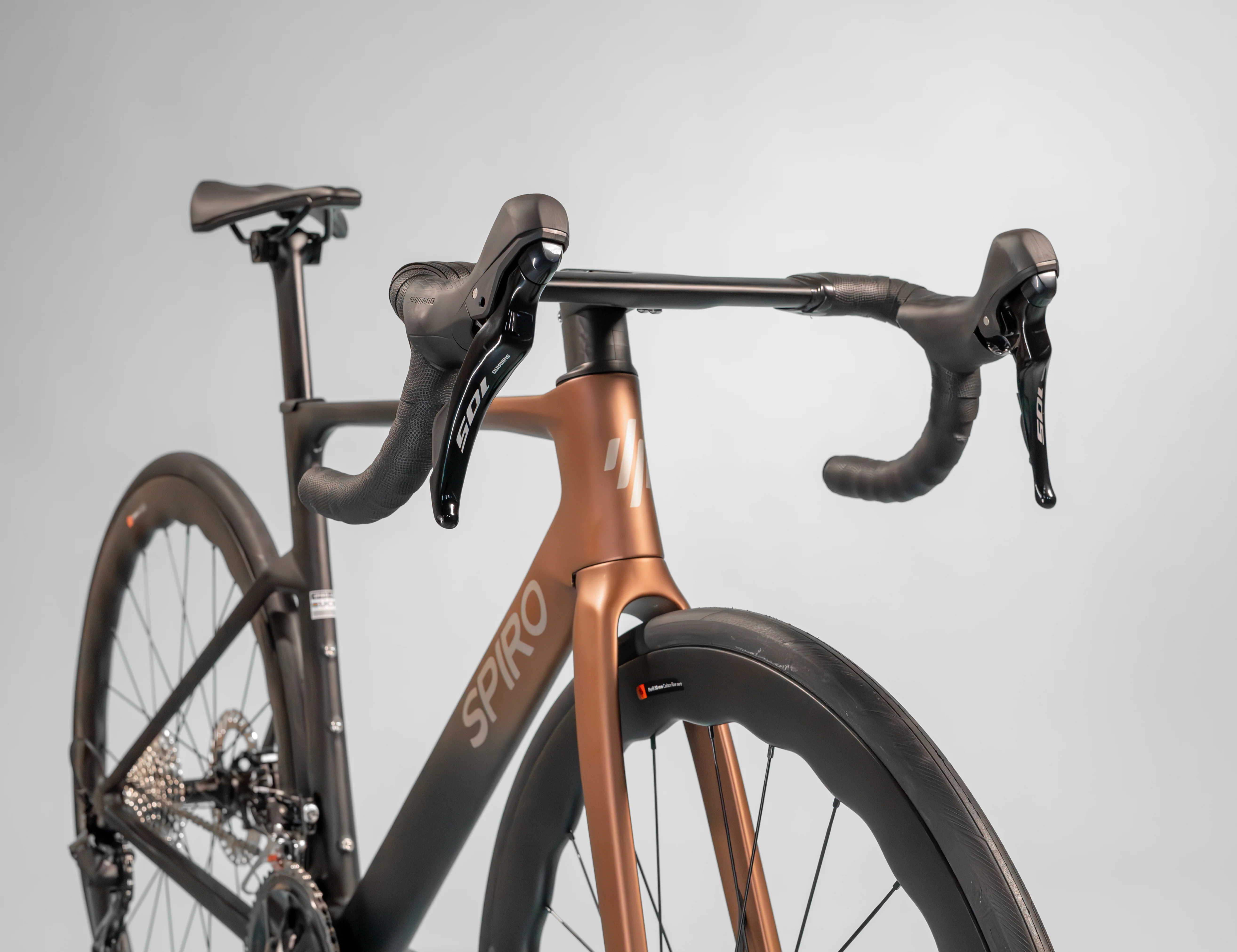 Bicicleta de ruta LEGEND SL en carbono Shimano 105 - Image 15