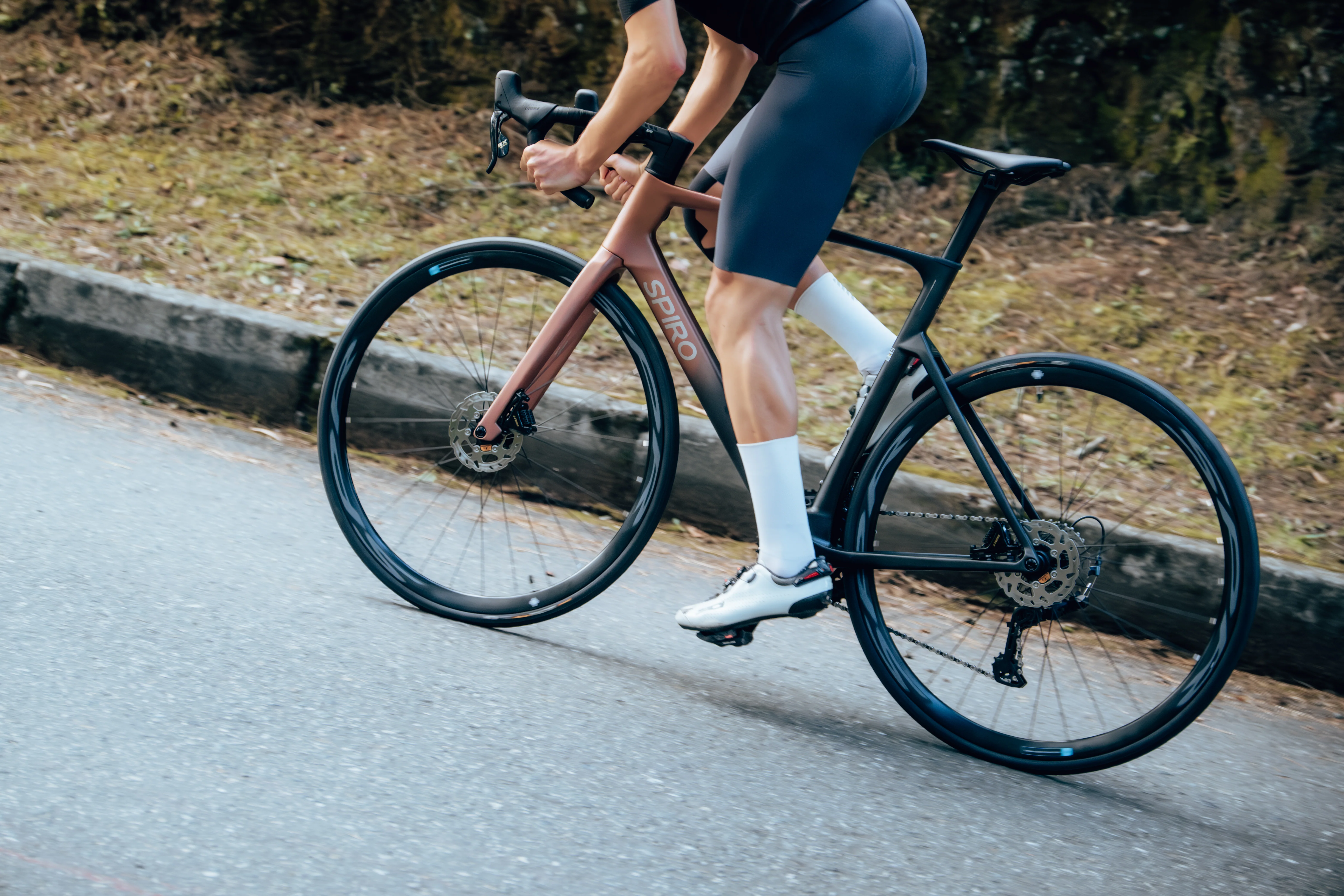 Bicicleta de ruta LEGEND SL en carbono Shimano Ultegra DI2 - Image 7